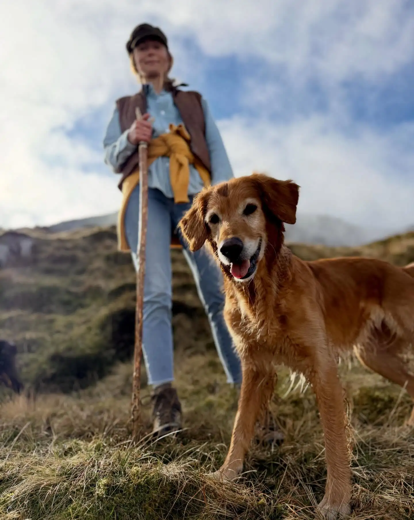 Alizee Thevenet walking a dog