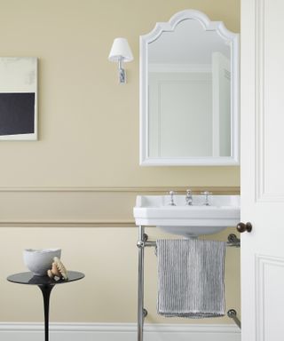 Beige painted walls in a traditional bathroom
