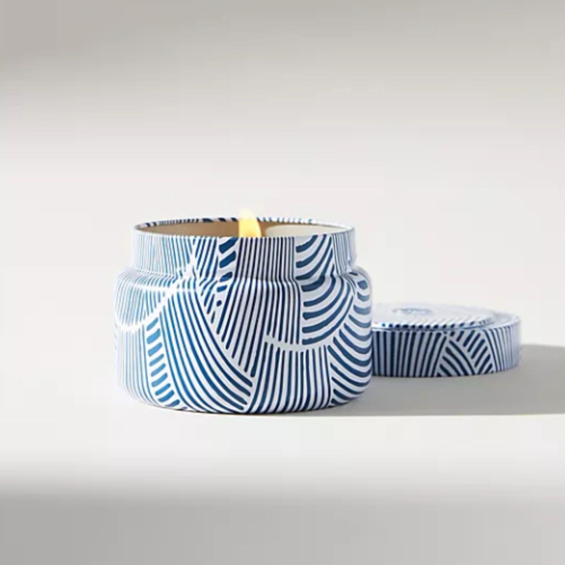 Kotak lilin biru Capri