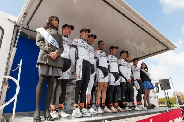Bretagne-Schuller at the start of Tro-Bro Leon.