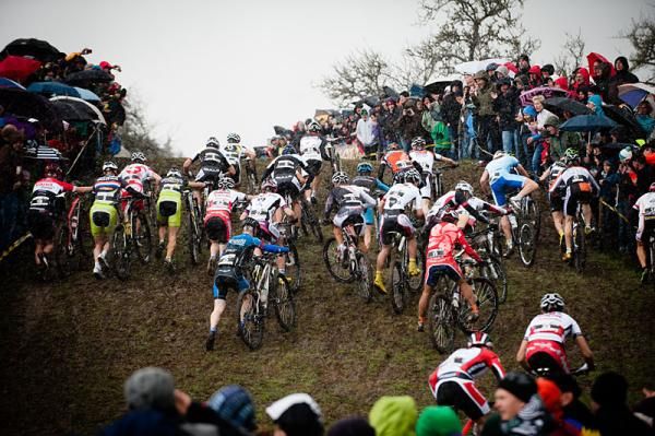 The start of the elite men's race