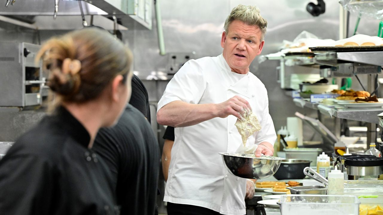Gordon Ramsay at Bel Aire Diner in the season premiere of Kitchen Nightmares season 8
