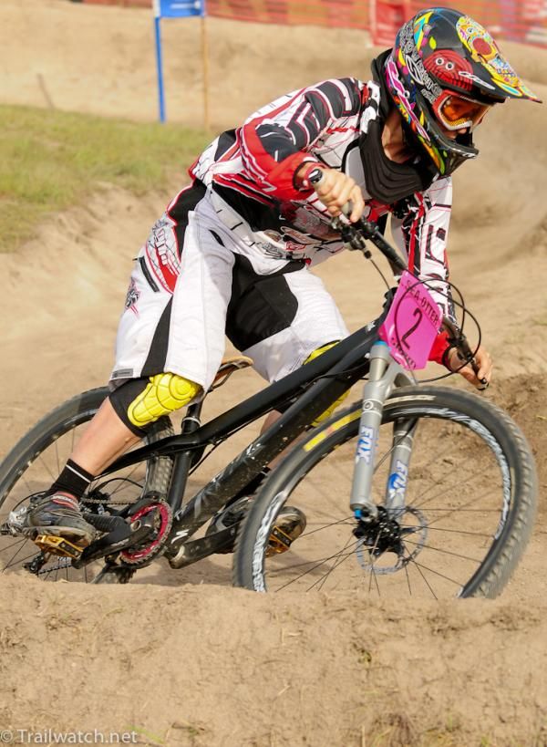 Joanna Petterson on the course with Jill Kintner