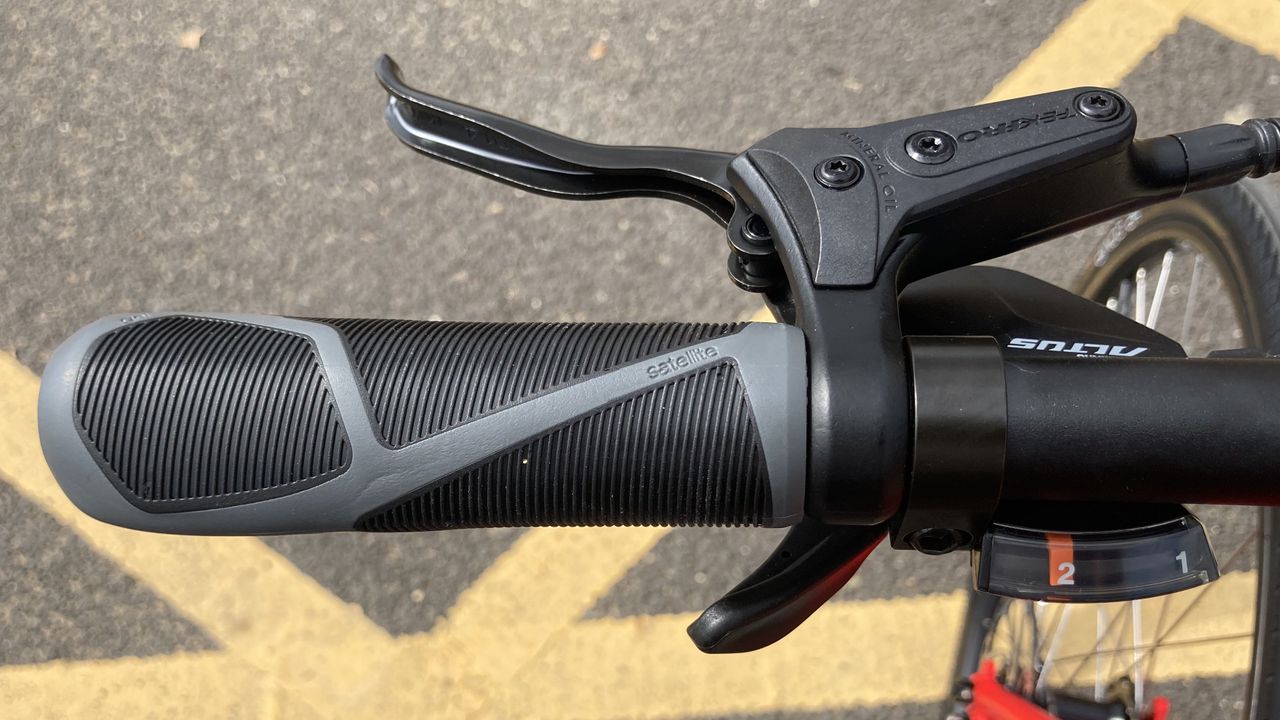 The Bontrager Satellite grips on the Trek FX 2 Disc Equipped