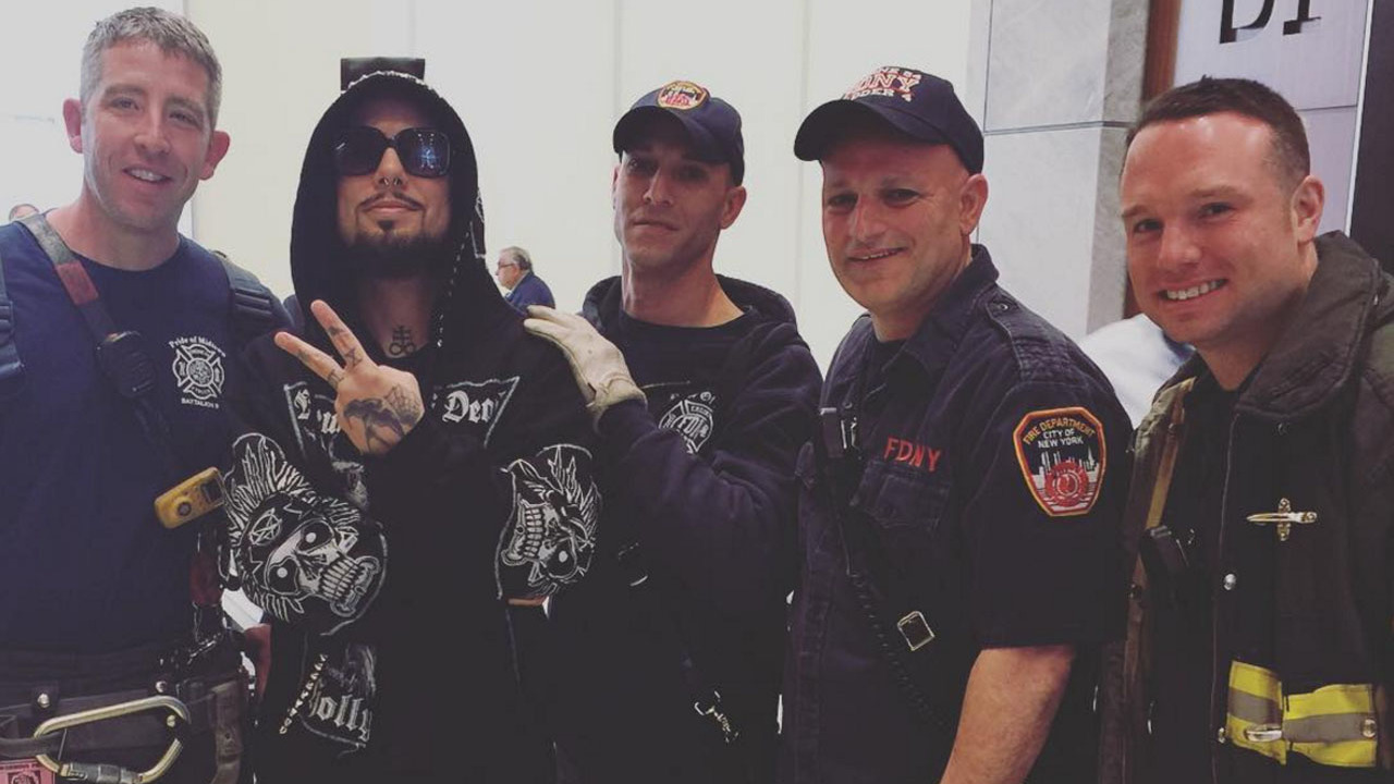 Dave Navarro and firefighters who rescued him from lift