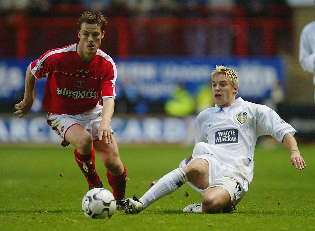 LONDON - NOVEMBER 29: Scott Parker of Charlton Athletic battles with Alan Smith of Leeds United during the FA Barclaycard Premiership match between Charlton Athletic and Leeds United at The Valley on November 29, 2003 in London. (Photo by Phil Cole/Getty Images)