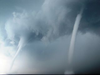 waterspout photo, what does a waterspout look like, water spout image, tornadoes in louisiana, grand isle tornadoes, water tornadoes