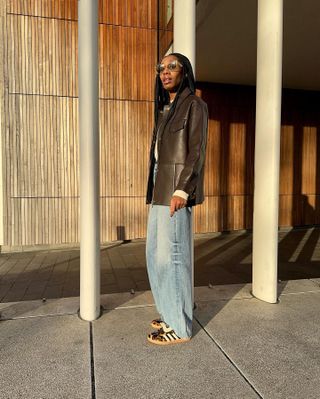 Autumn trainer outfits: @louisahatt wears a leather jacket with jeans and trainers