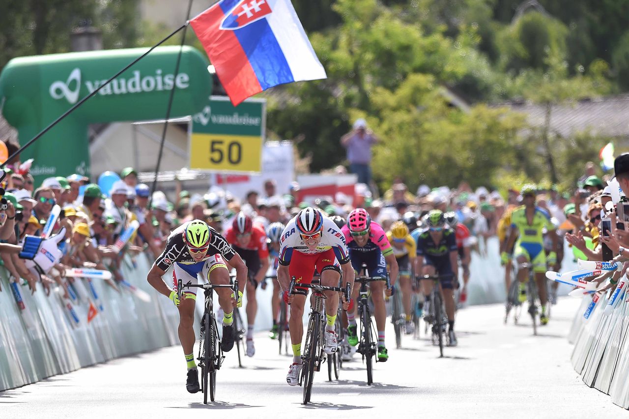 The sprint on stage 7 of the Tour de Suisse