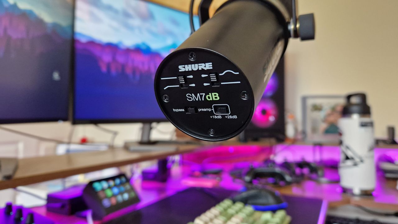 Shure SM7dB's control switches on the microphone's bottom