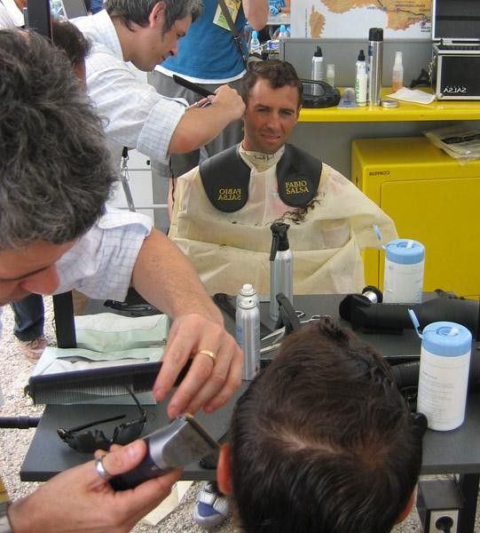 Gilberto Simoni getting a new haircut