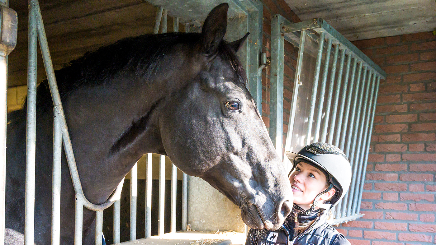Lottie Fry with her World Championships ride Glamourdale.
