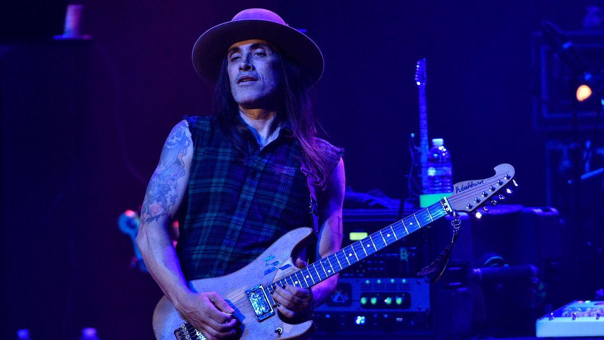 Nuno Bettencourt used an N7 seven-string guitar on new track X Out – here he plays another signature model, the 4N