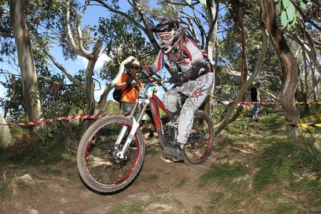 Mitchell Scott in the U19 men's race