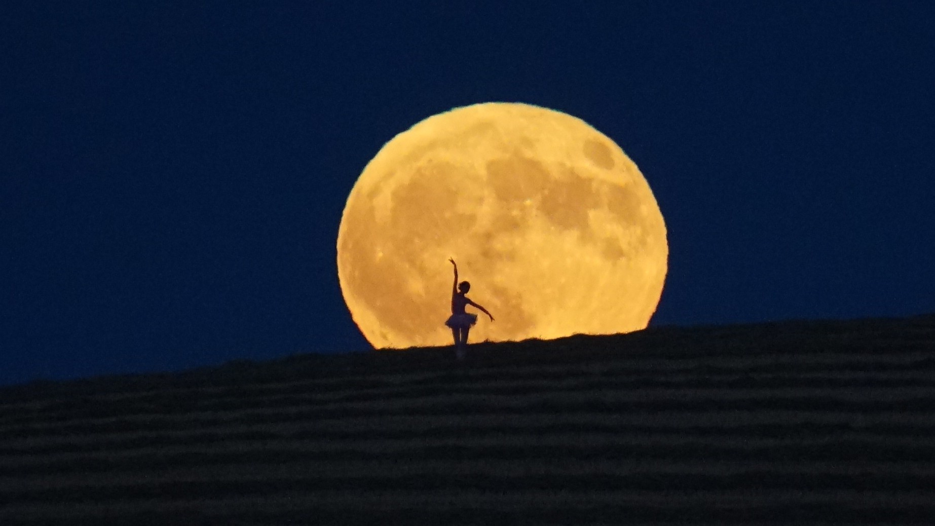 July full moon delights skywatchers worldwide. Here are our favorite photos of the majestic Buck Moon July full moon delights skywatchers worldwide. Here are our favorite photos of the majestic Buck Moon
