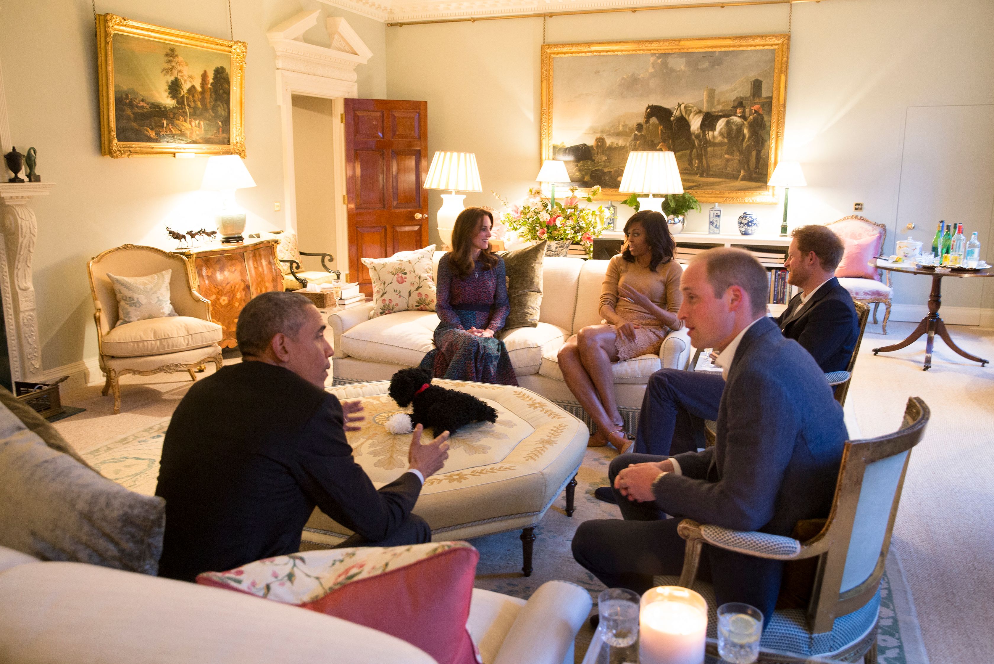US President Barack Obama (L), Britain&amp;amp;apos;s Prince William First Lady Michelle Obama (2L), Duchess of Cambridge (L) and Prince Harry (C) (Photo by STEPHEN CROWLEY/POOL/AFP via Getty Images