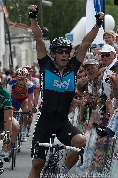 Davide Appollonio (Sky) wins the sprint on stage 1