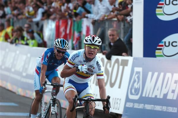 Betancur Gomez Carlos Alberto (Colombia) gets the better of Egor Silin (Russia) for second place.