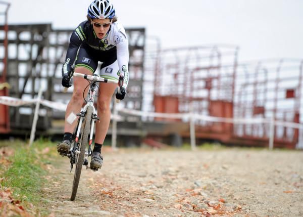 Sara Bresnick-Zocchi (crossresults.com p/b JRA Cycles) heads down the hill.
