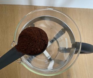 Bodum Chambord French press scoop of coffee grounds