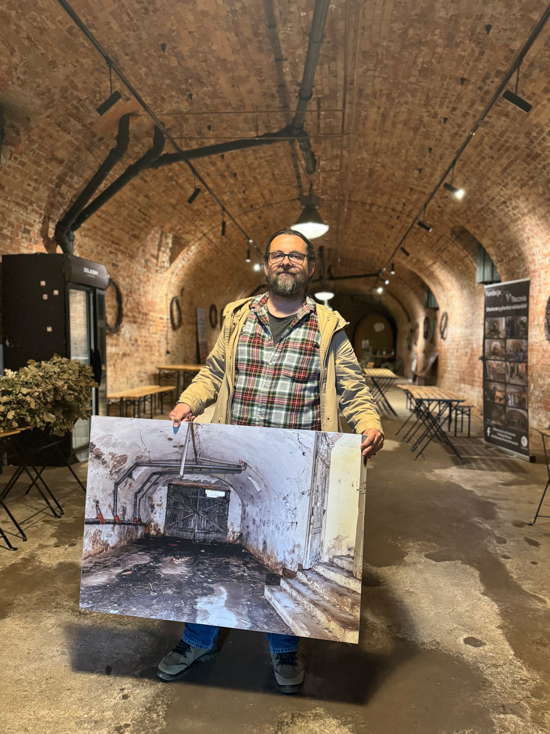 Bartek Gruszka, President of the T&amp;#322;ocznia Foundation, showcasing how an underground cellar was restored in Zielona G&amp;oacute;ra.