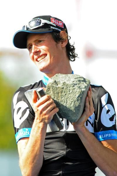 Van Summeren struggled to lift the pave stone