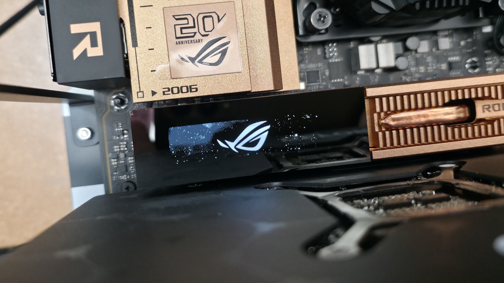 Asus ROG Crosshair 2006 - Live Dash 2-inch OLED Display