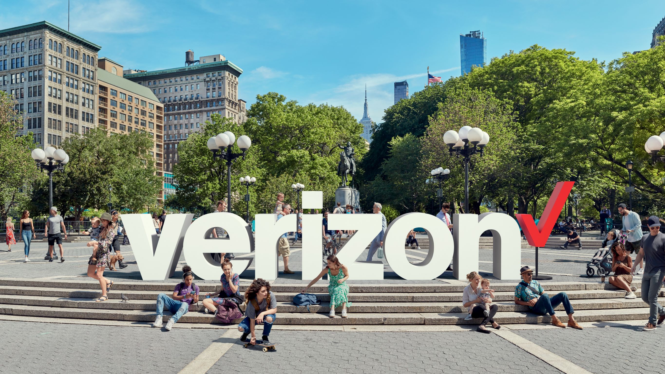 Verizon Bundles Netflix, Max With Ads for $10 per Month