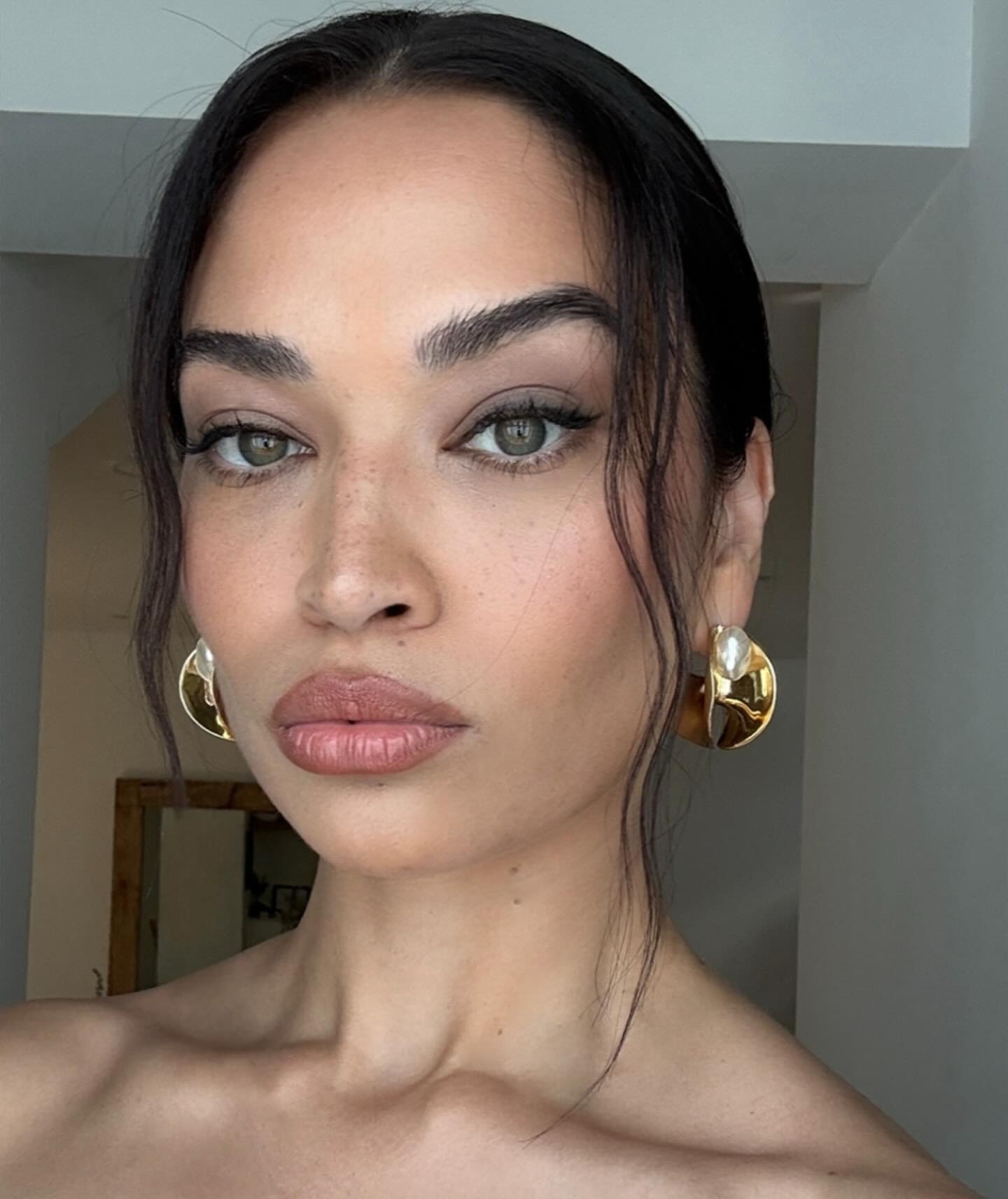 Tobi Henney&#039;s makeup on Shanina Shaik.