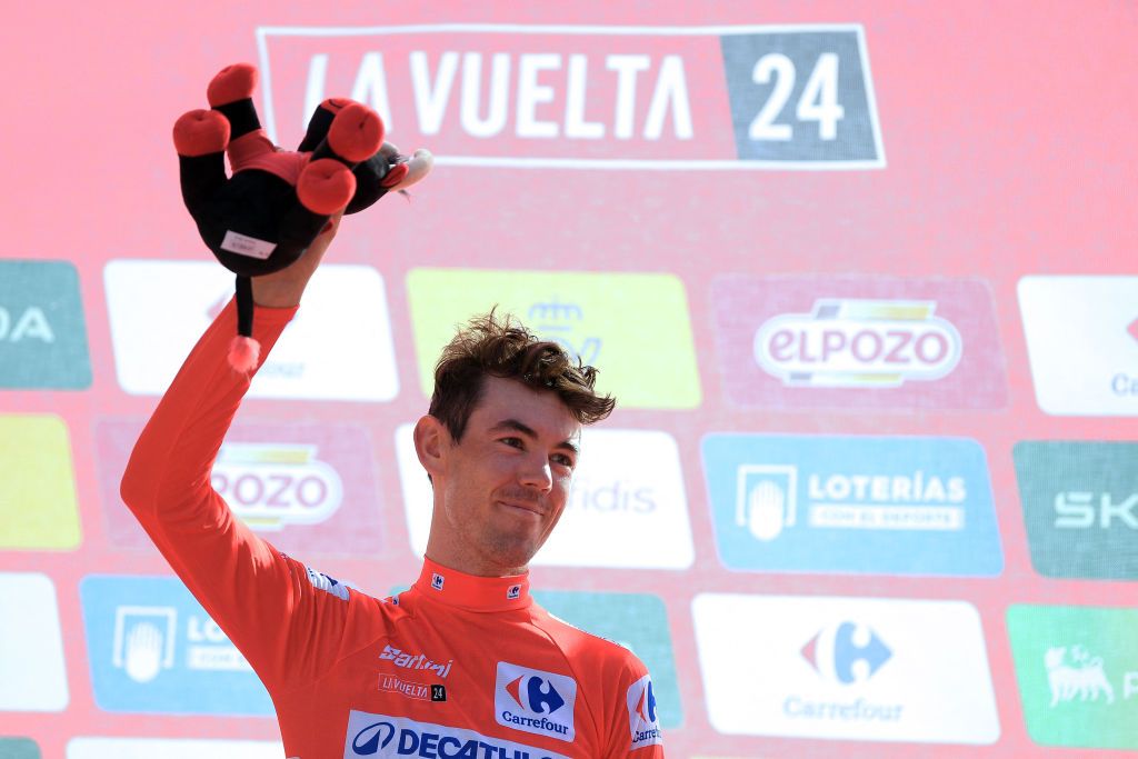 Team D&Atilde;&copy;cathlon-AG2R La Mondiale's Ben O'Connor celebrates on the podium wearing the overall ranking leader's red jersey after the stage 8 of La Vuelta a Espana cylcing tour, a 159 km race between Ubeda and Cazorla, on August 24, 2024. (Photo by Jorge GUERRERO / AFP)