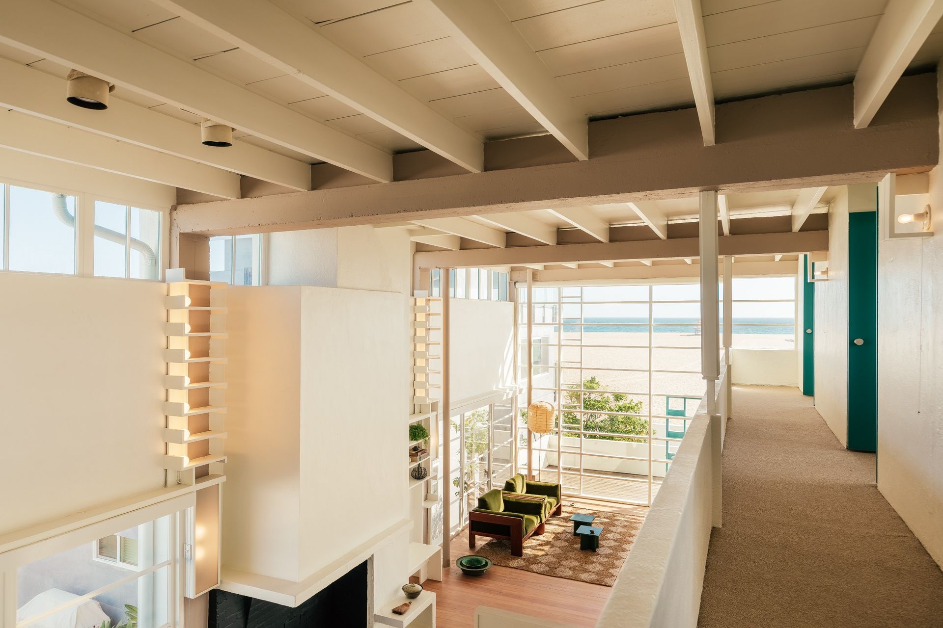 The bedrooms are reached from a galleried landing above the main living space