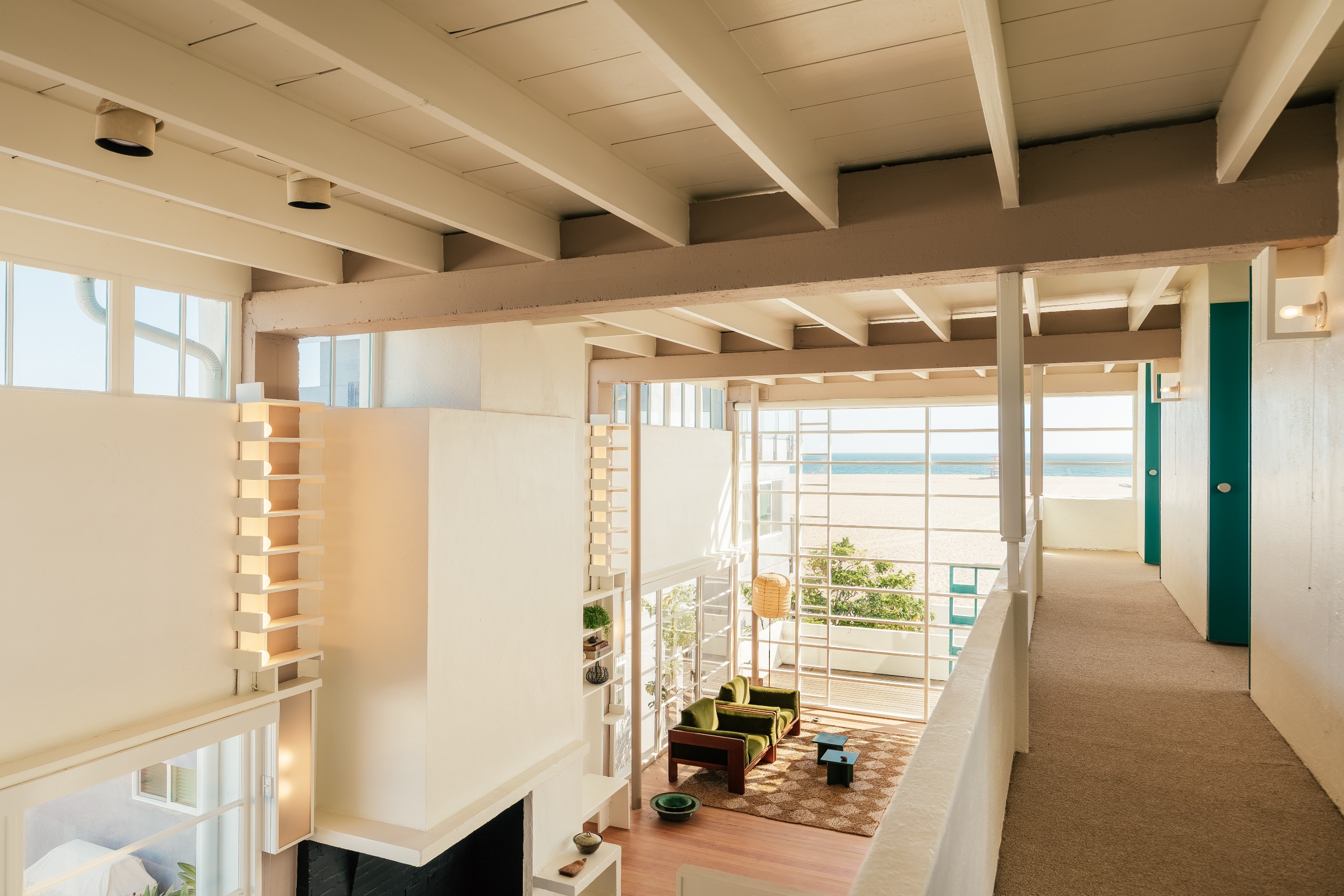 The bedrooms are reached from a galleried landing above the main living space