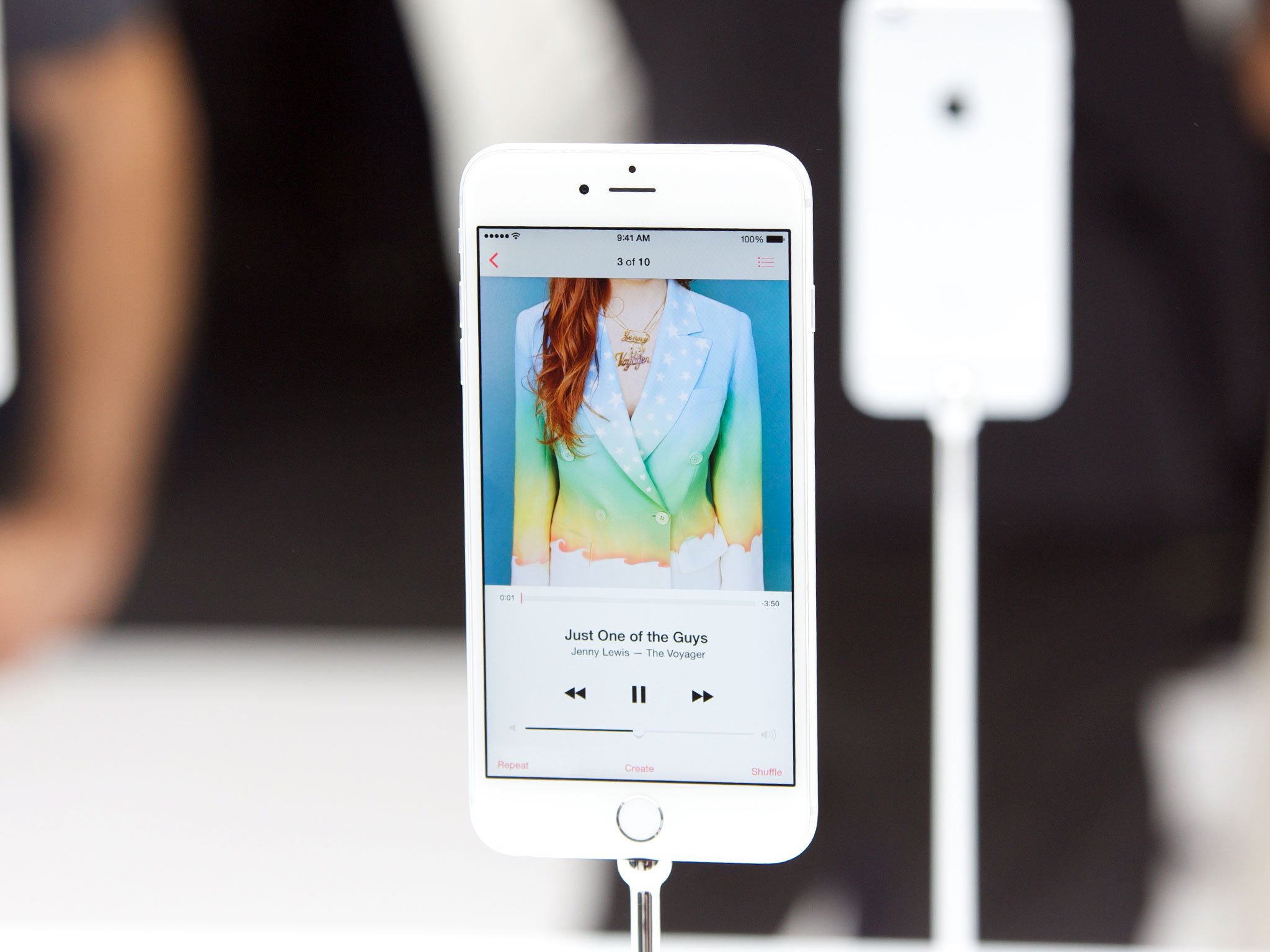 Музыка айфон 8. Apple Music on iphone 13. Apple Music IPAD. Apple Music IPAD IOS 9. Опросы от Apple.