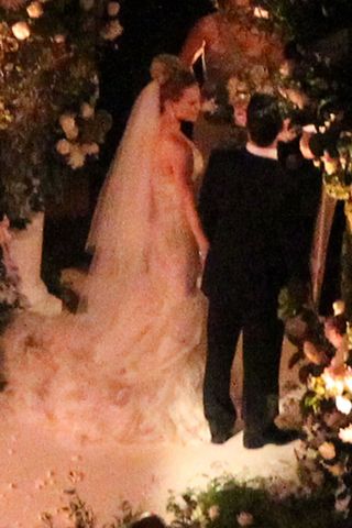 WEDDING PICS! Hilary Duff marries Mike Comrie - dress, bride, bridal, aisle, ceremony, see, pics, celebrity, news, actress, nuptials, gown, Marie Claire