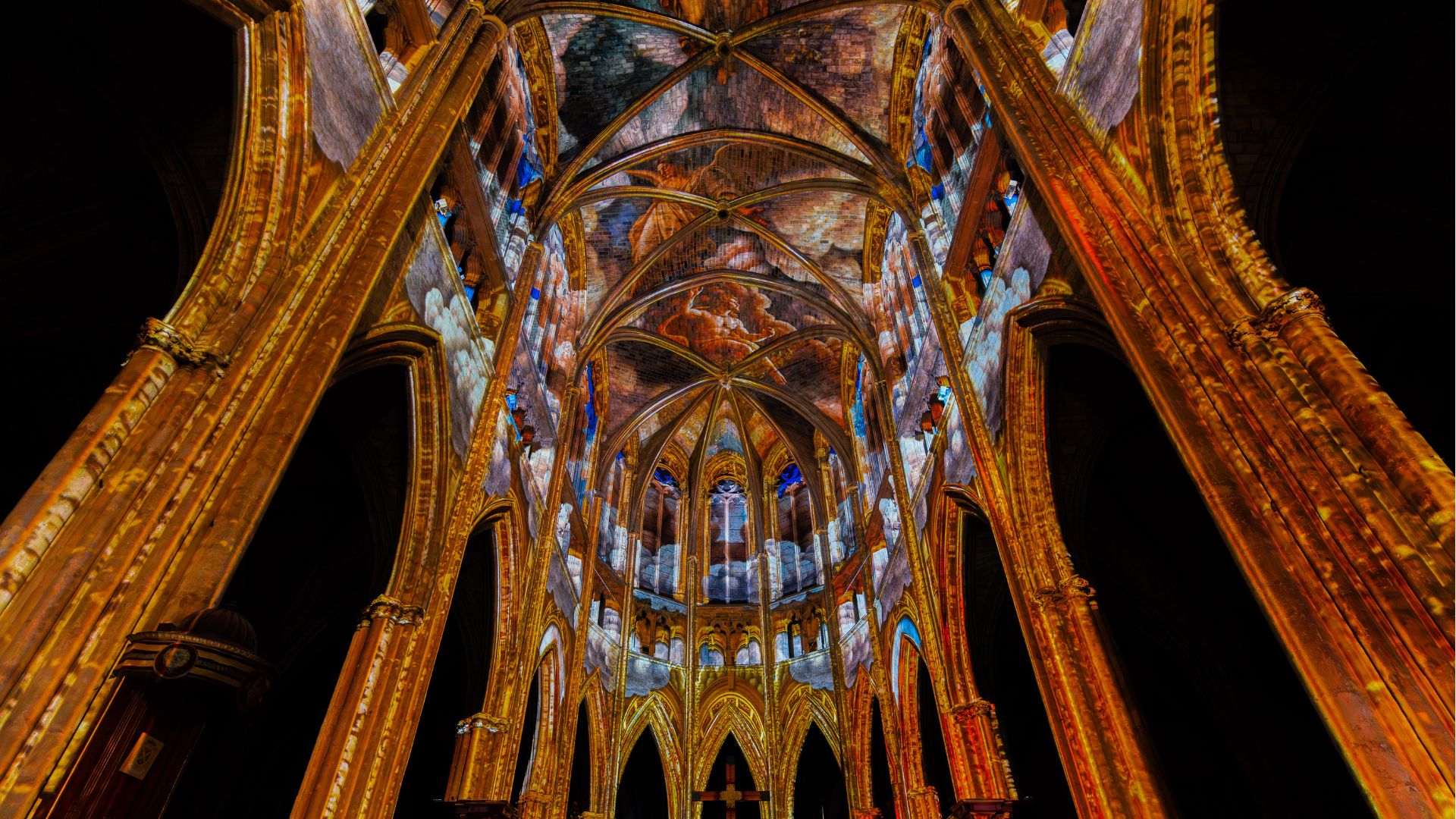 an image of L'Odysee Celeste in Bordeux transformed by a LUMINISCENCE projection