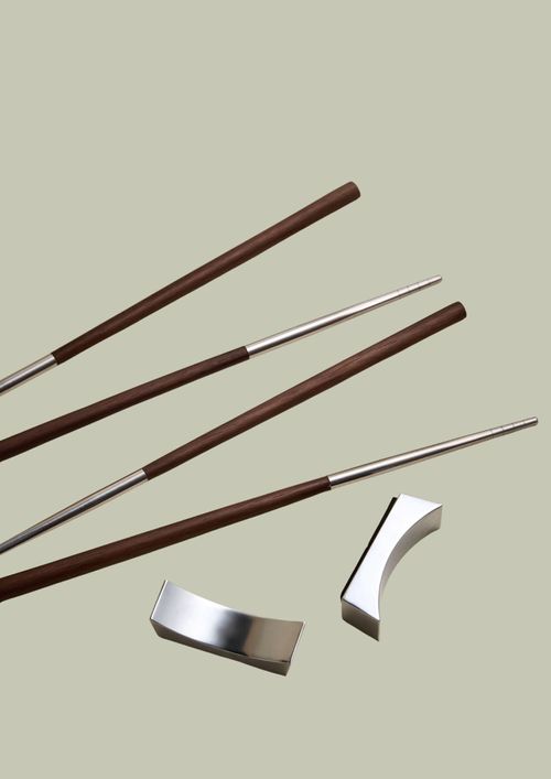 Set of 2 Chopsticks With Rest