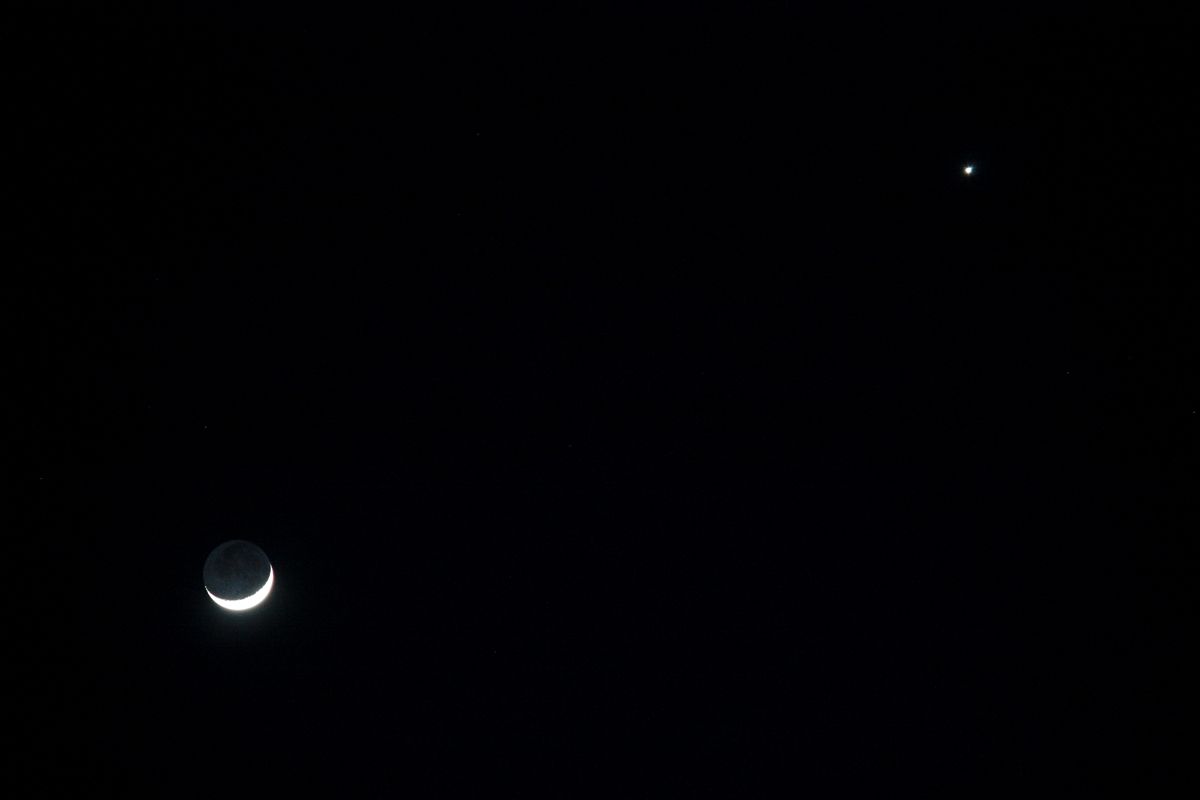 Photos of Venus and Crescent Moon in April 2012 | Space