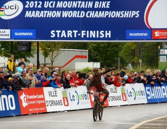Annika Langvad wins the marathon Worlds in 2012