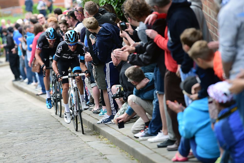 Peter Kennaugh sets the pace for Ian Stannard