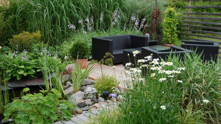 Edging plants: decking and pond with planting