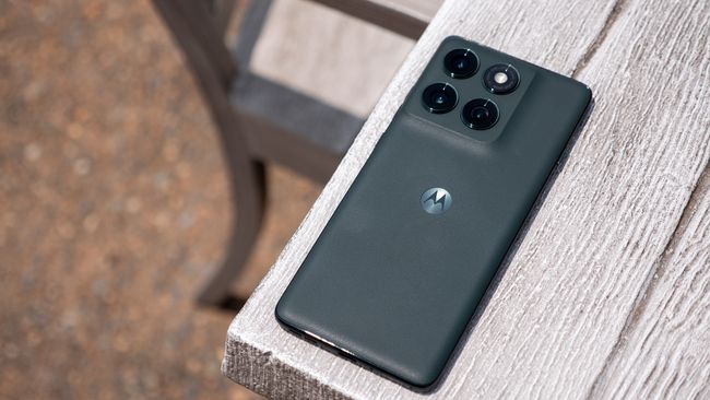 Лучший телефон Motorola 2025 года получил ГИГАНТСКУЮ скидку в 150 долларов в Best Buy