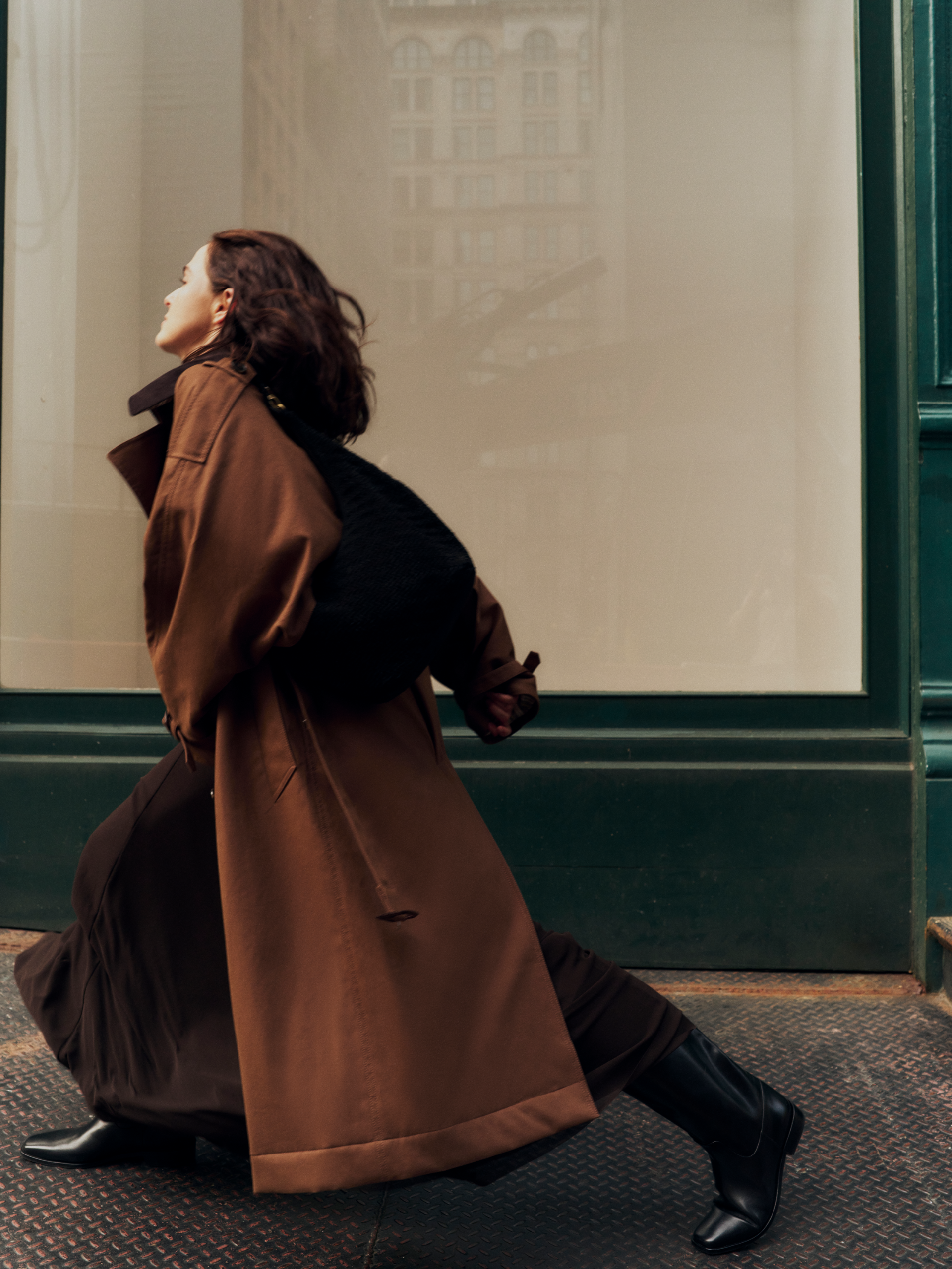 Zoey Deutch is the campaign star for the fashion collaboration between Banana Republic and La Ligne