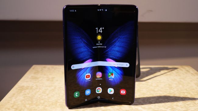 Samsung Galaxy Fold is ready to launch, according to a company exec ...