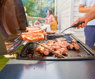 Using a griddle attachment on a grill