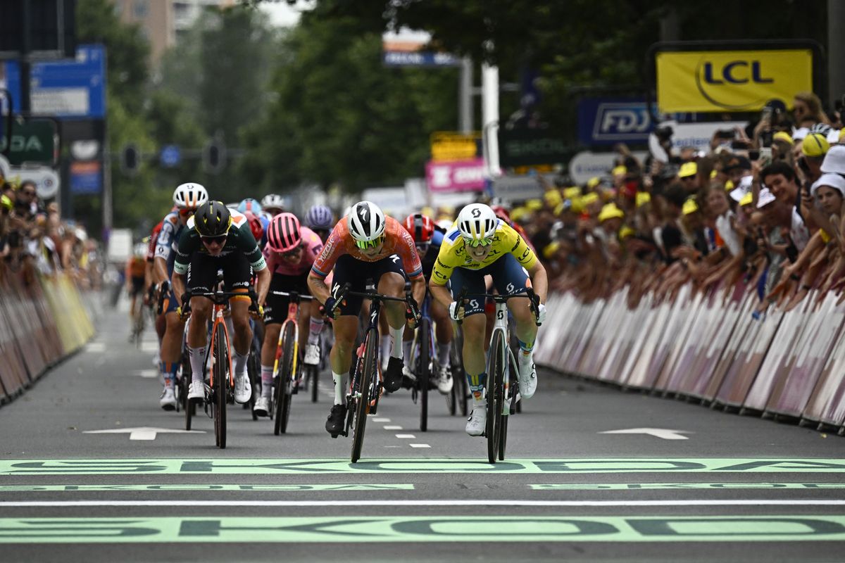 Charlotte Kool beats Lorena Wiebes on stage two of the Tour de France Femmes 2024