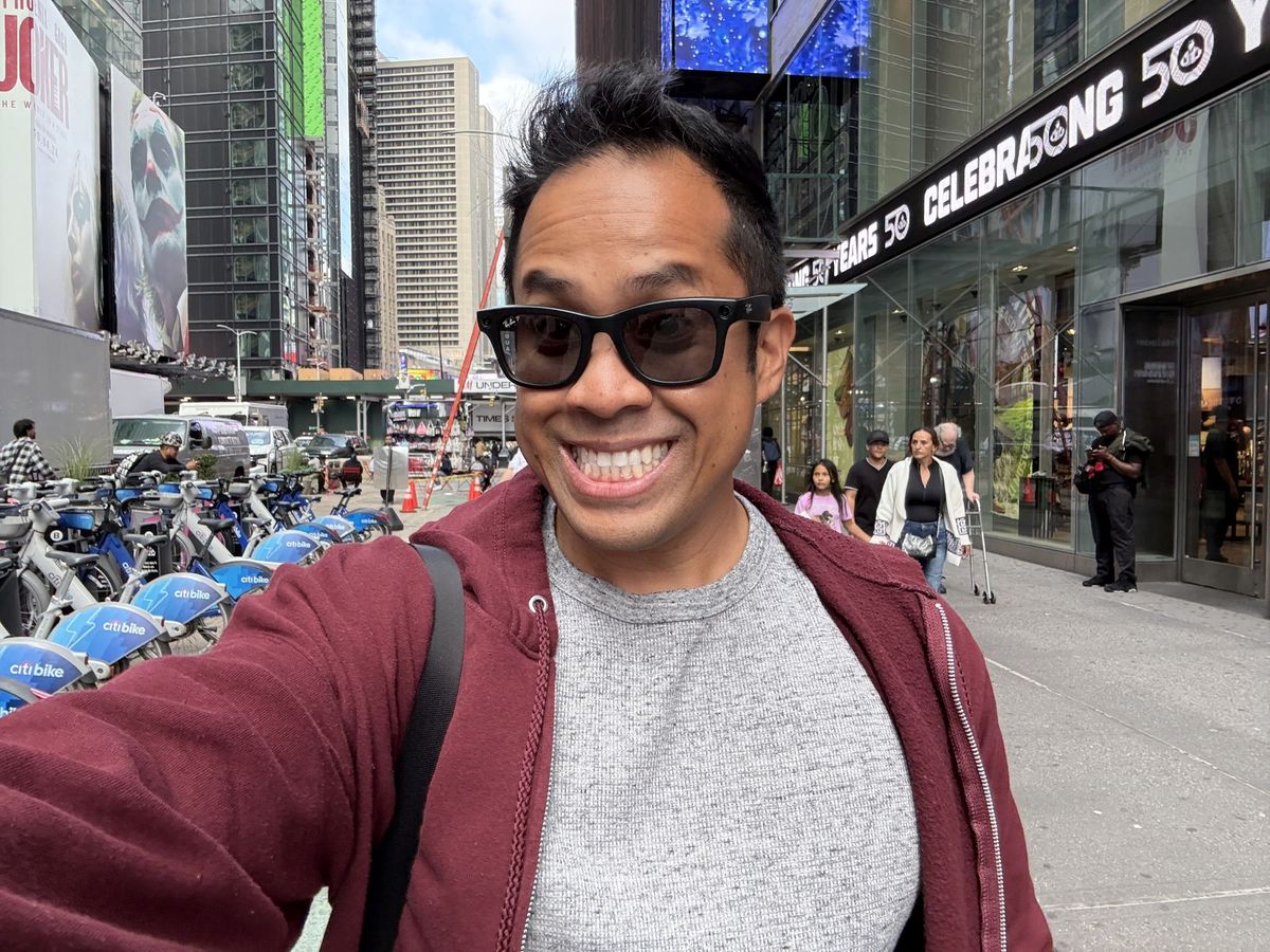 Apple iPhone 16 Pro Max Selfie Sample.