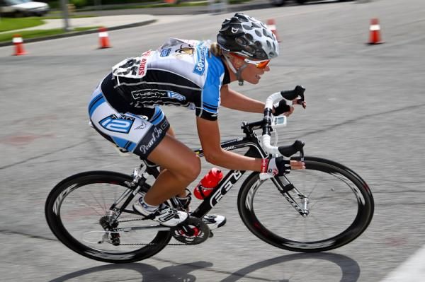 Tayler Wiles (Peanut Butter &amp; Co) tries for a flier off the front