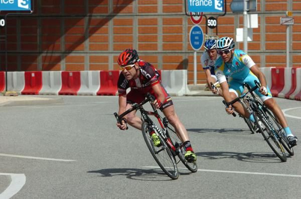 Cadel Evans leads Kashechkin and Coppel