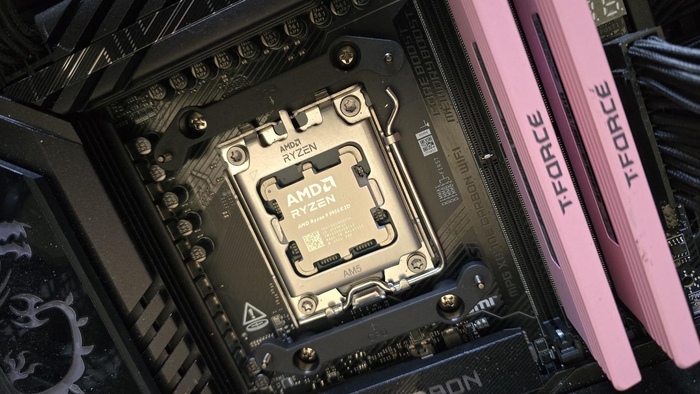 MSI MEG CoreLiquid E15 360 AIO