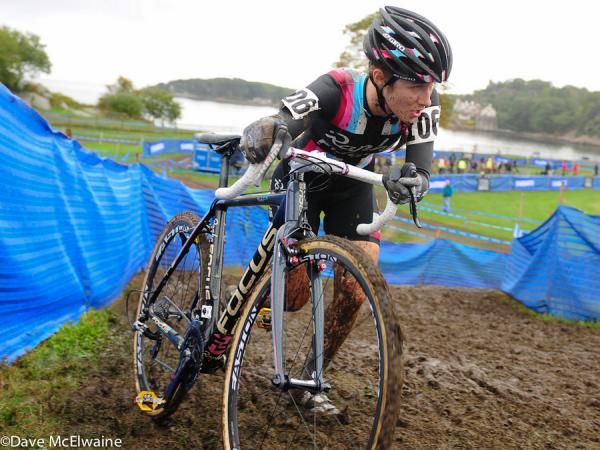 Julie Krasniak (Rapha Focus) pusing her bike up a hill